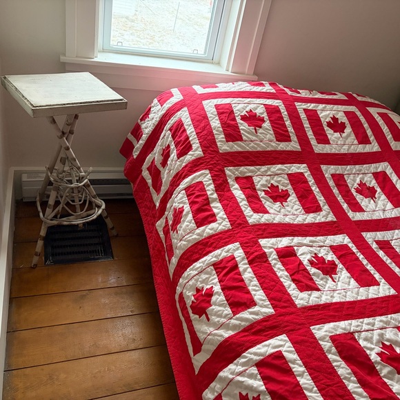 Vintage Red and White Canadian Flag Quilt 🇨🇦 - Picture 3 of 16